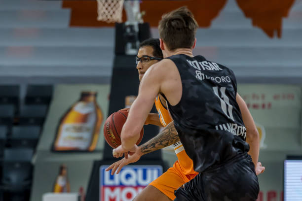 实施加上球 实施加上球