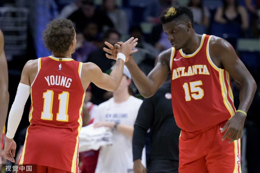 他在前场接 他在前场接